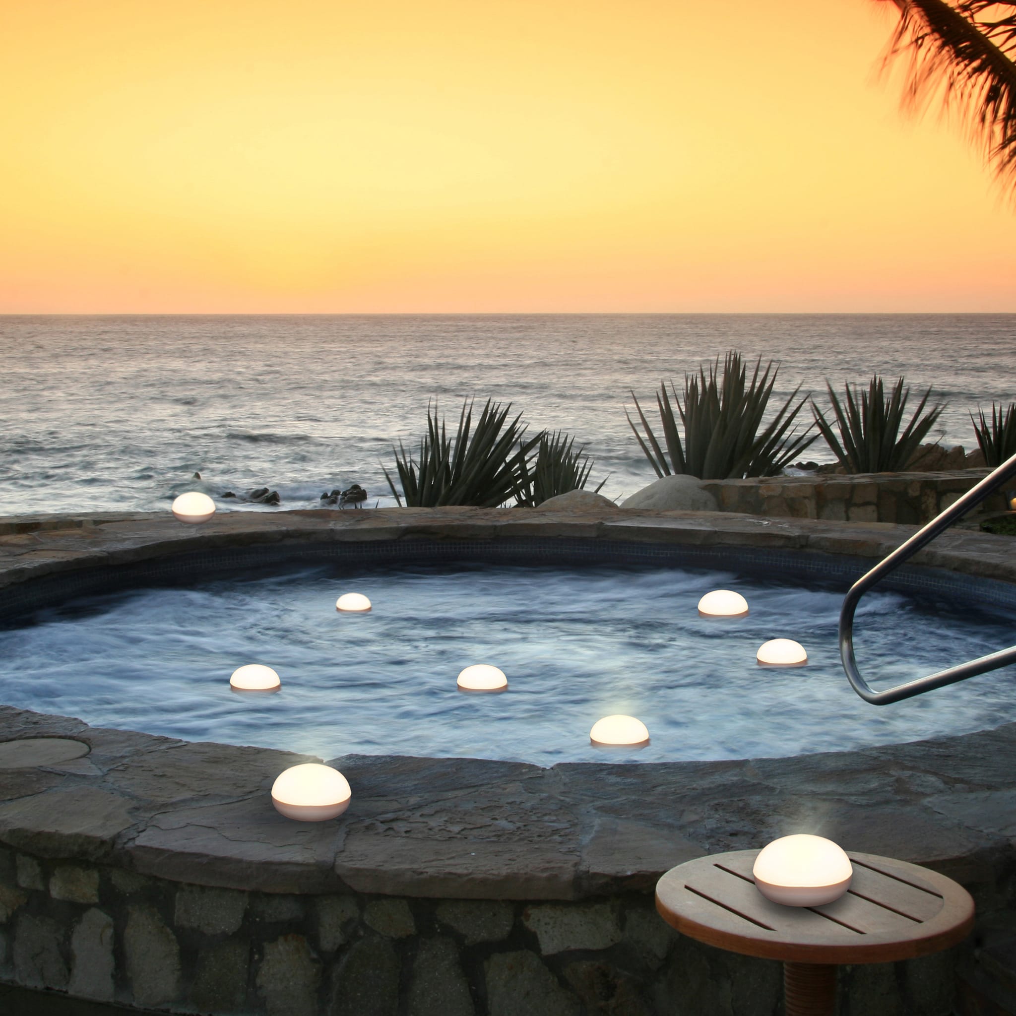 Coco Rechargeable Floating Light