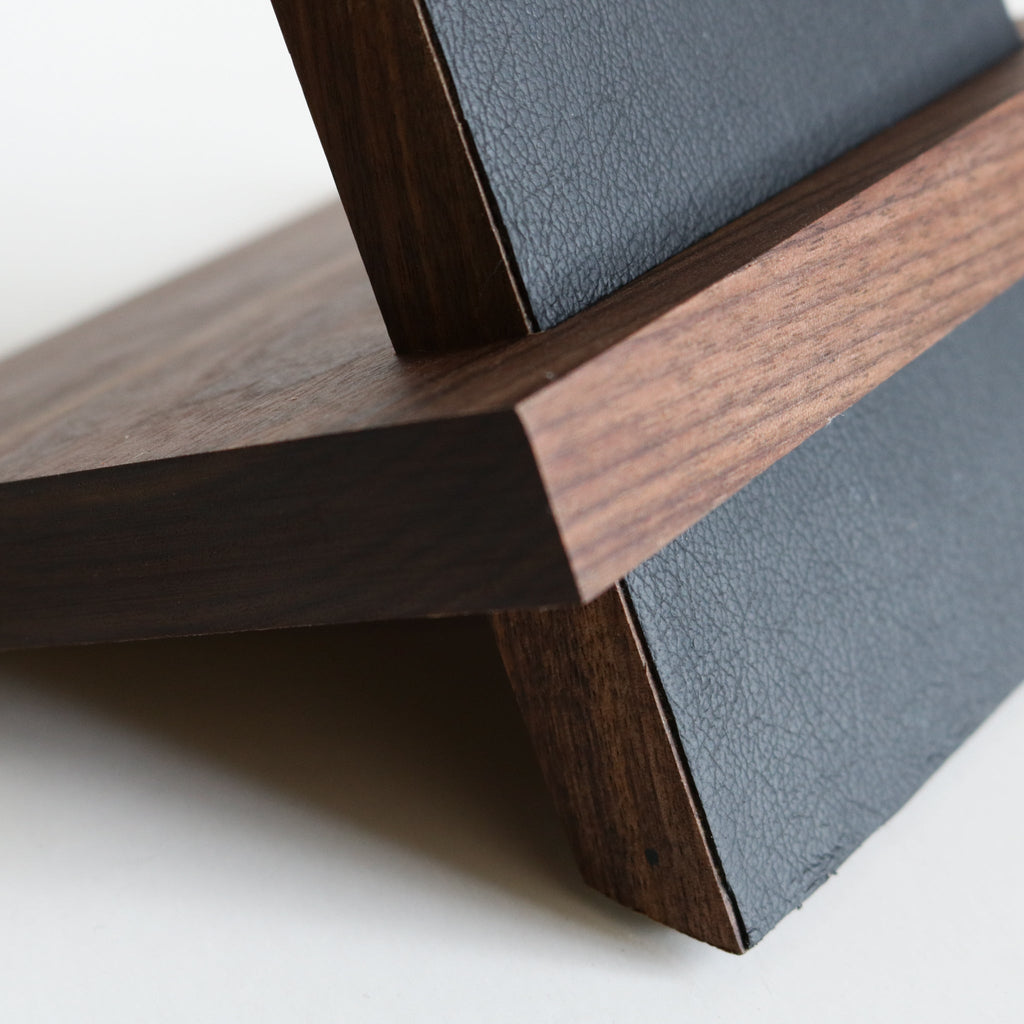 Black Leather Magnetic Knife Stand